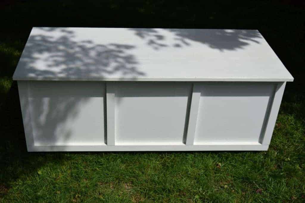 I updated my storage bench lid to make it more weather resistant and give it a farmhouse feel. - thehandymansdaughter.com