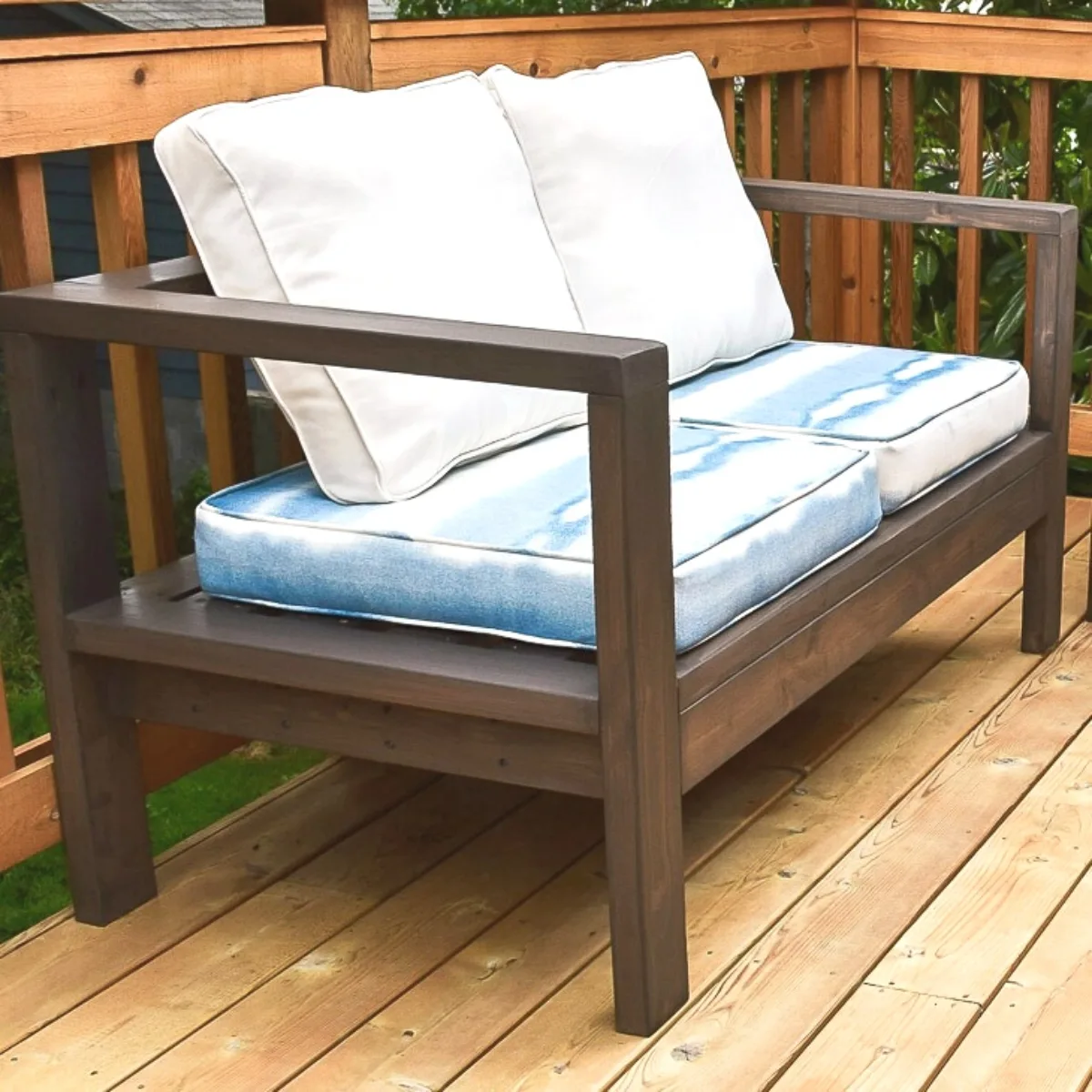 DIY outdoor loveseat