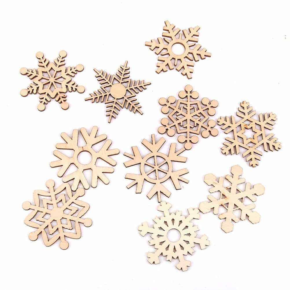These small wooden snowflakes are perfect for this Let it Snow sign!