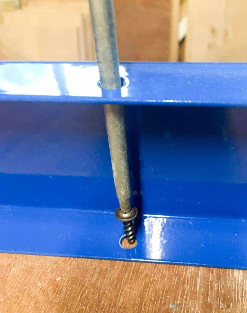 screwing Kreg workbench frame to top