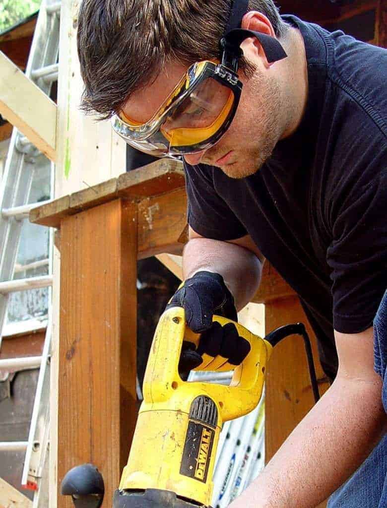 man wearing Dewalt Concealer safety glasses