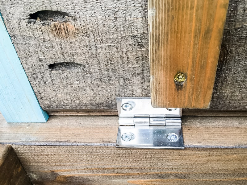 hinges on inside of outdoor storage bench lid