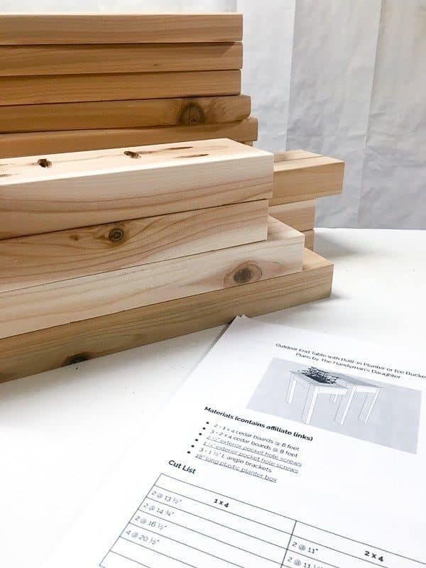 Get your free woodworking plans for this DIY end table to print and bring to your workshop!
