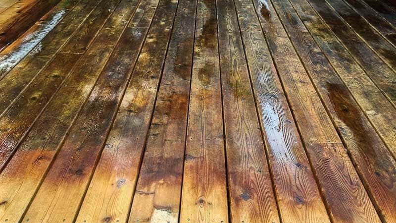 deck cleaner changing colors in the wood