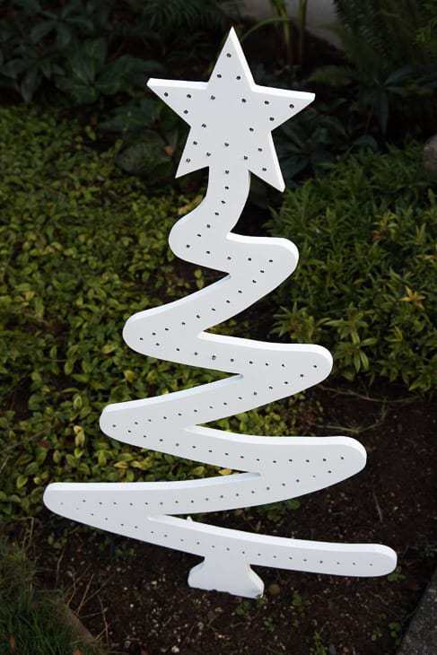 DIY Christmas Tree Yard Decoration - The Handyman's Daughter