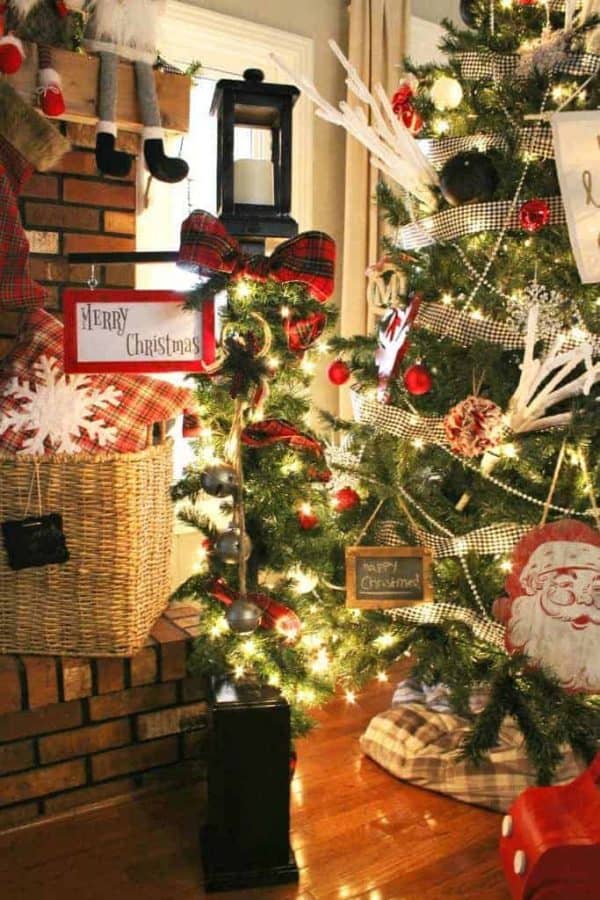 The second day of our DIY Christmas series is this lantern post by Woodshop Diaries!