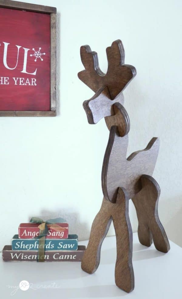 This reindeer puzzle doubles as beautiful Christmas home decor! Get the tutorial at My Love 2 Create!