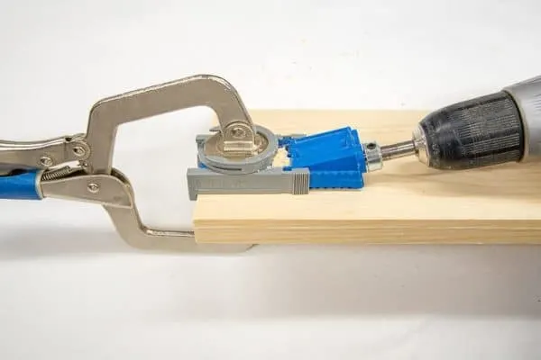 Using the Kreg Jig R3 to drill a pocket hole in the end of a board
