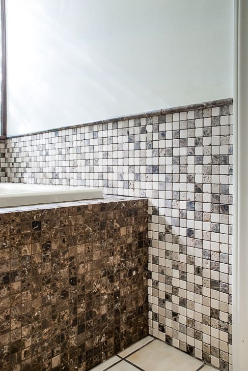 tiled bathtub surround