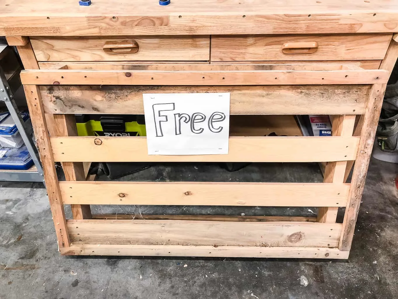 old pallet with free sign