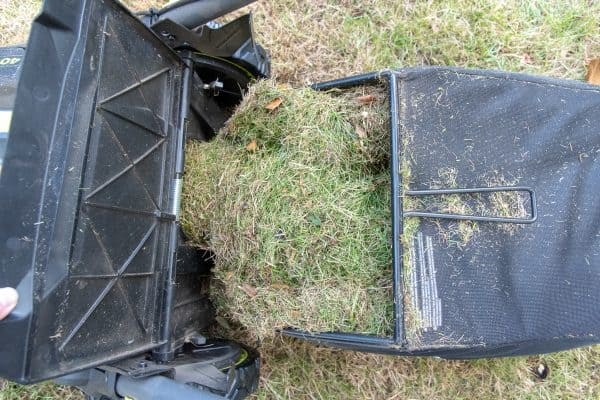 Ryobi self propelled electric lawn mower bag with lawn clippings