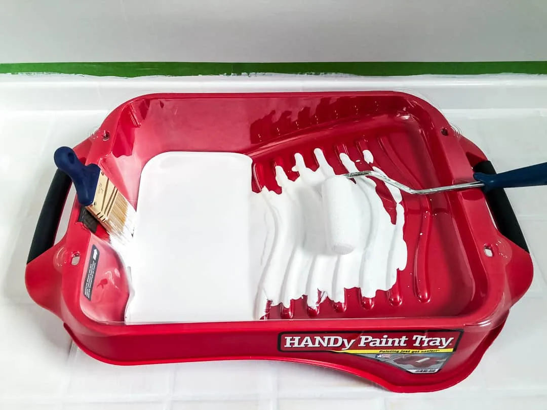 HANDy paint tray with white floor paint