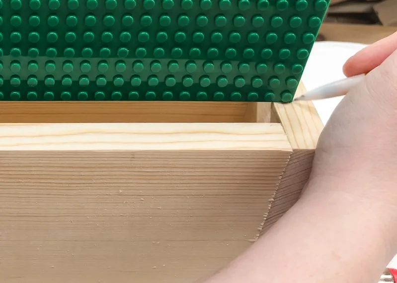 marking position of lego baseplate slots on lego bin