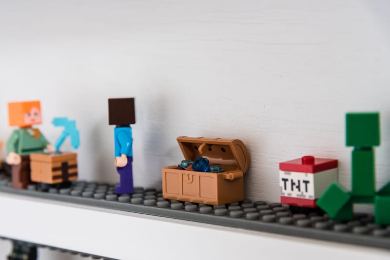 Lego minifig display with Minecraft minifigures