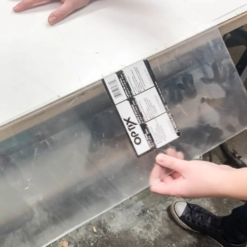 score and snap method of cutting acrylic and laminate sheets