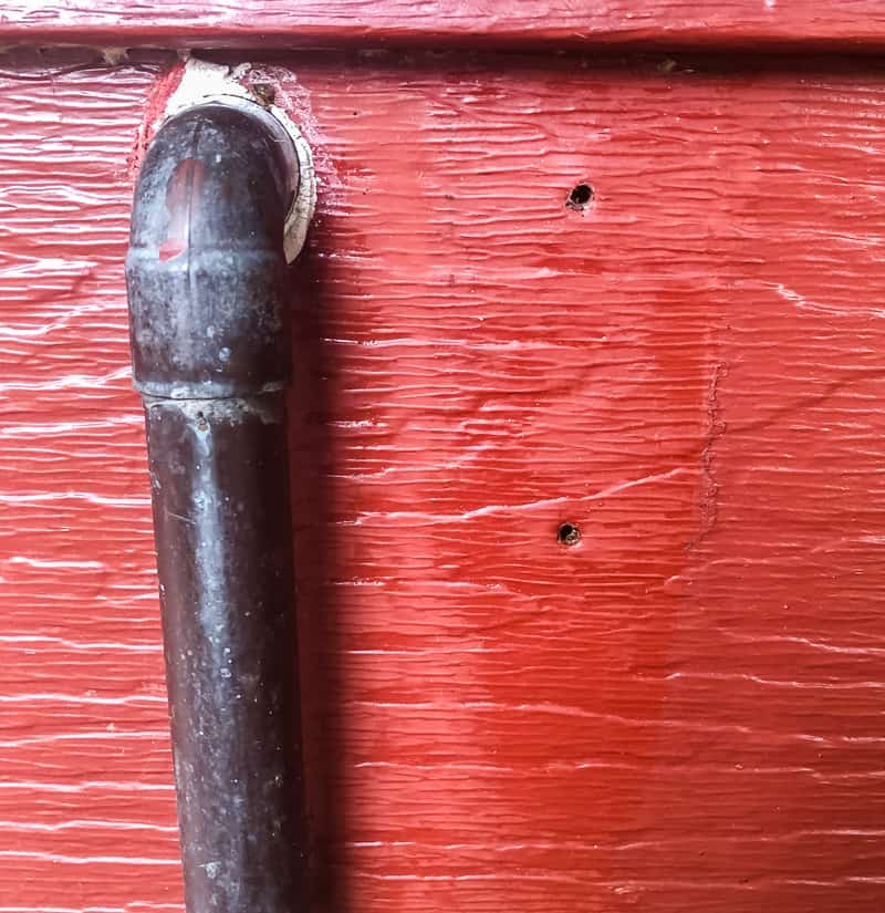 screw holes in aluminum siding to be repaired