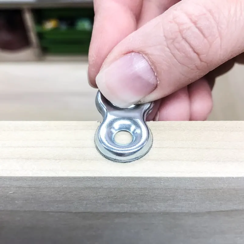 figure 8 table top fastener on edge of nightstand base