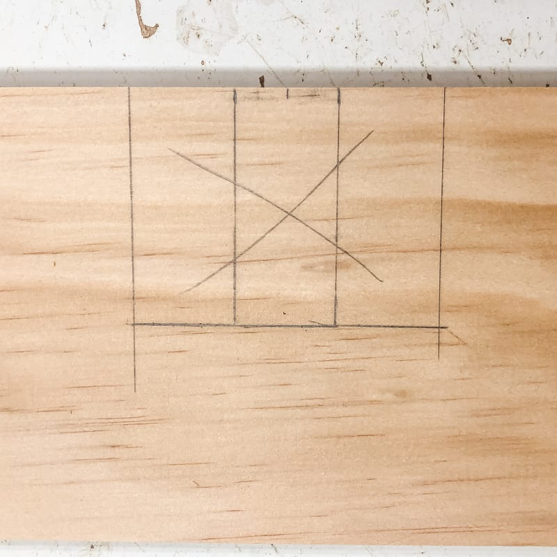 larger notch at bottom of DIY cornhole scoreboard