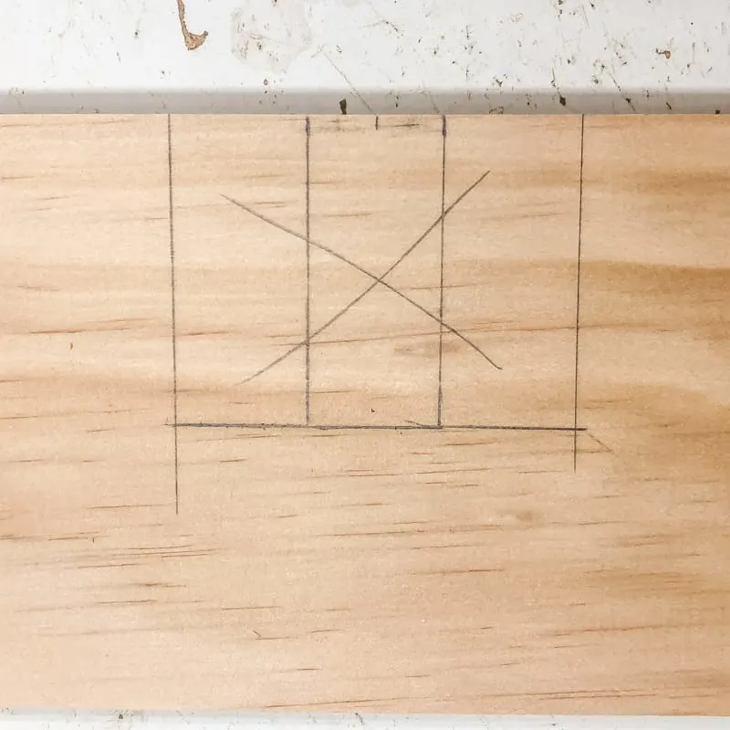 larger notch at bottom of DIY cornhole scoreboard