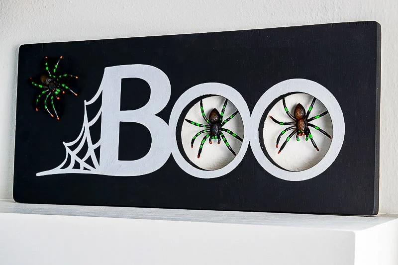 DIY Halloween spider decoration sign