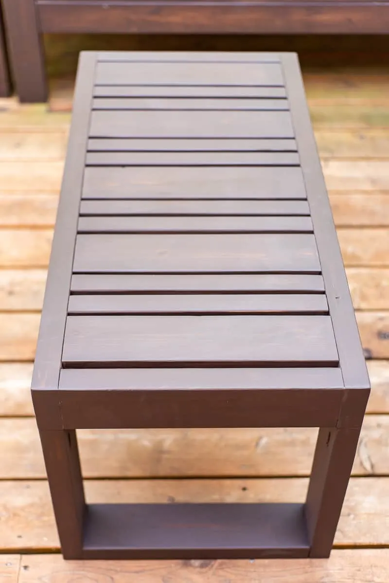 DIY outdoor coffee table that can also be used as a bench