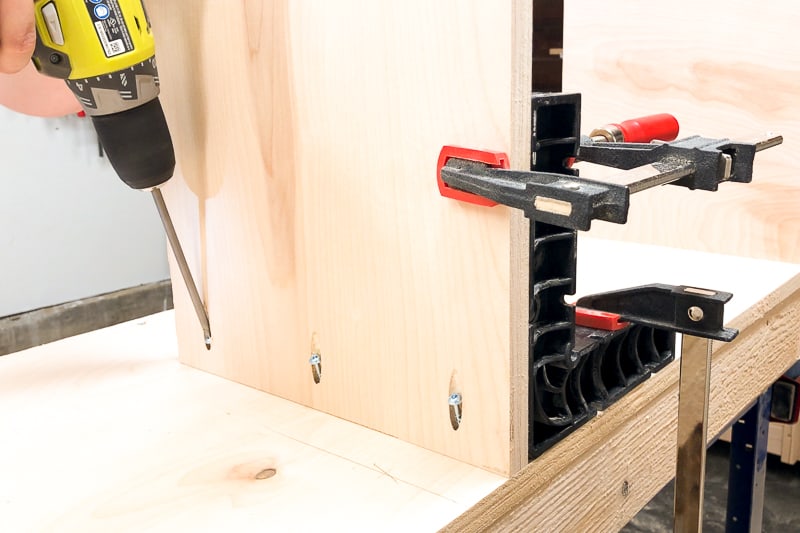 screwing center divider to lumber cart with pocket hole screws