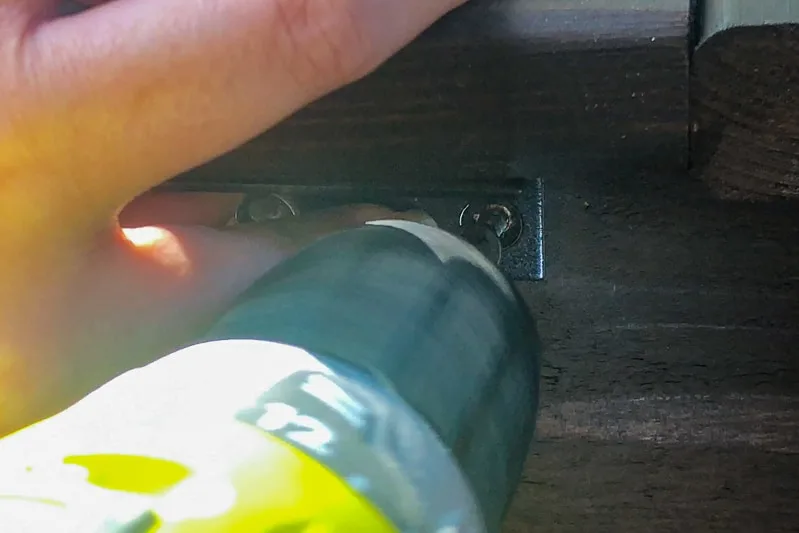 attaching hinges to underside of umbrella stand table top