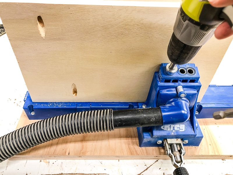 drilling pocket holes with a Kreg Jig K5