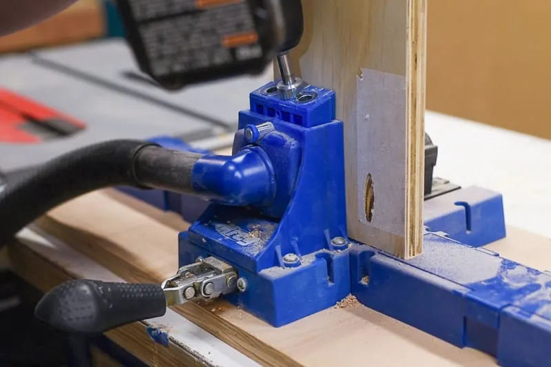 drilling pocket holes in plywood with a Kreg Jig K5