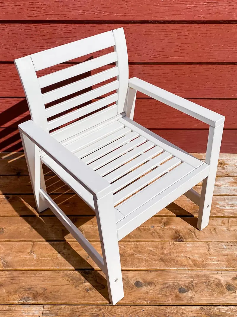 white outdoor chair after cleaning