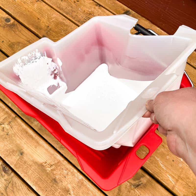 pulling out disposable liner in Handy Ladder Pail