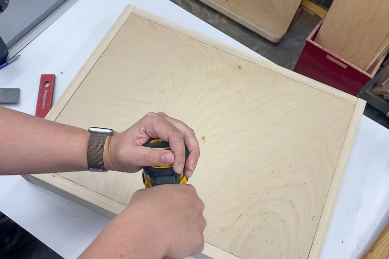 attaching center divider to Lego tray base