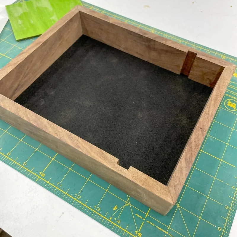 felt covered bottom in dice tray