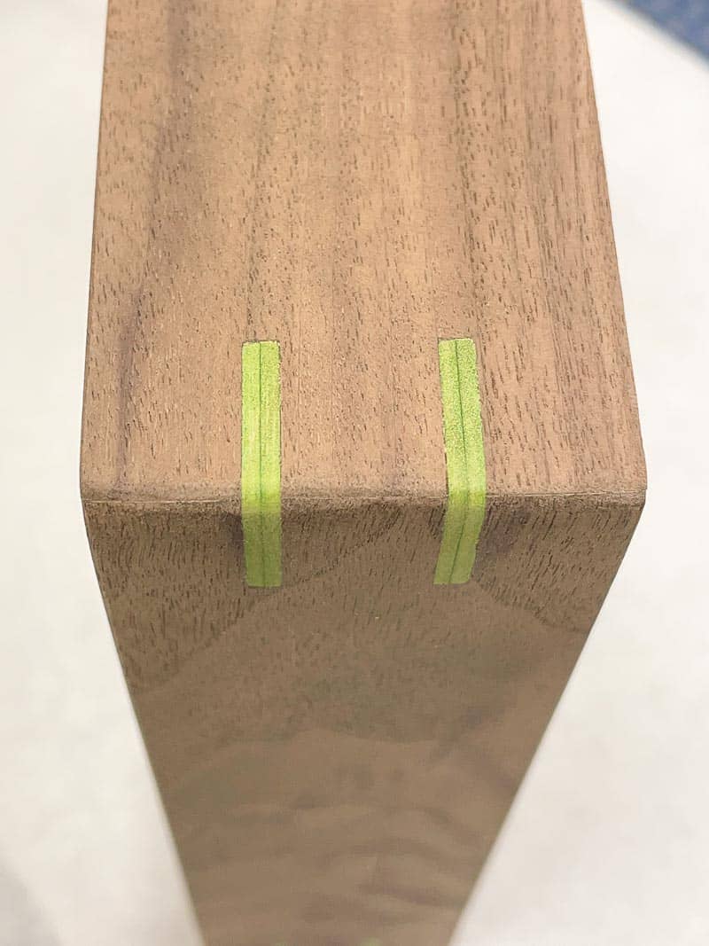 rounded corner of dice tray with green splines