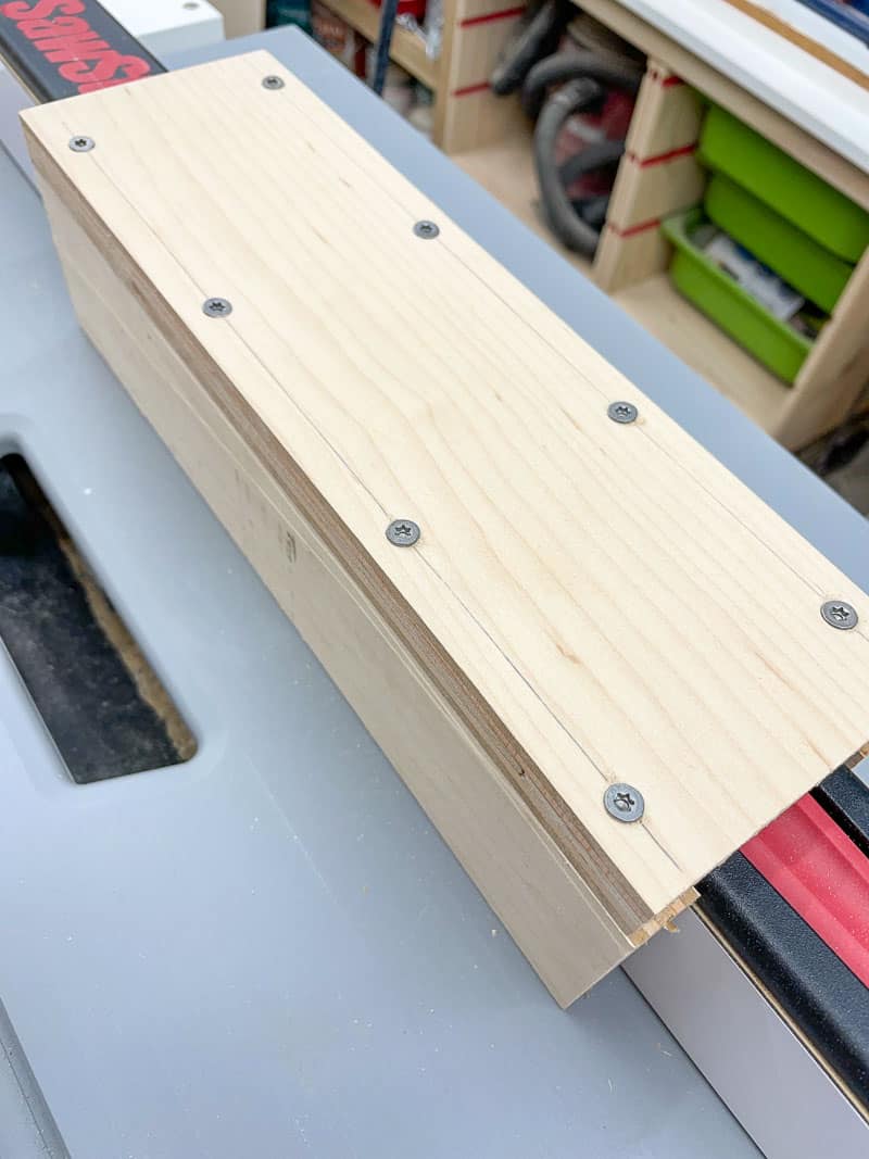 Spline jig saddle over table saw fence