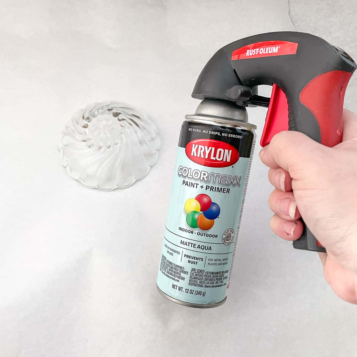 spray paint can handle for better control when painting glass