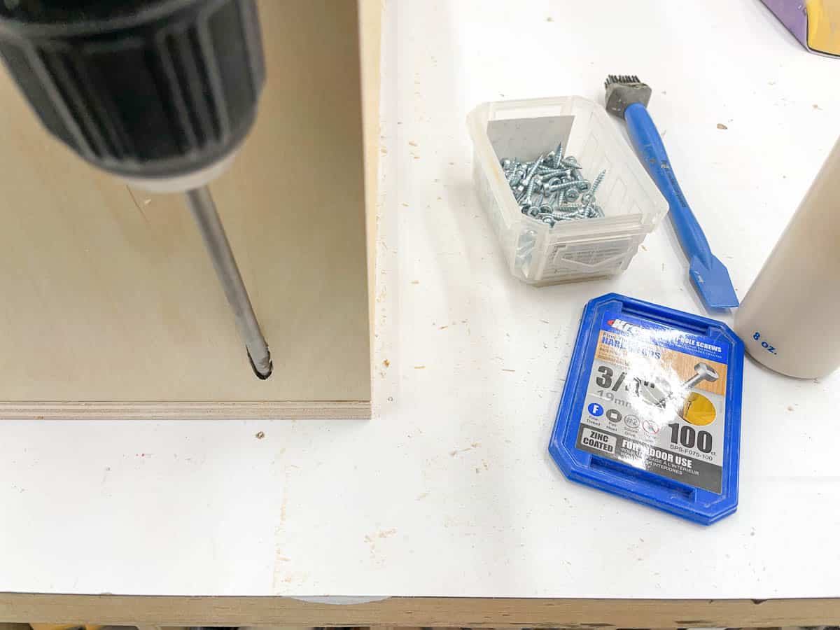 assembling drawer boxes with wood glue and pocket hole screws