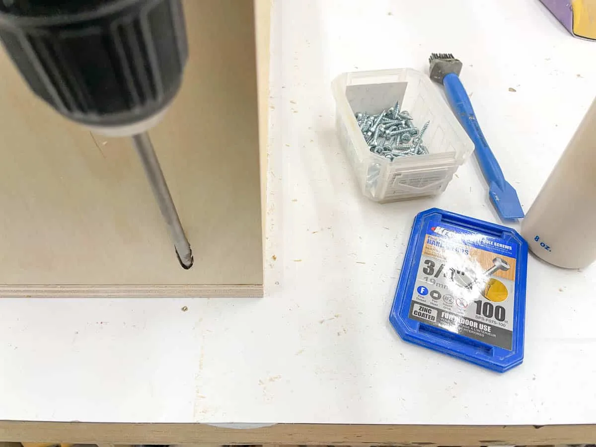 assembling drawer boxes with wood glue and pocket hole screws