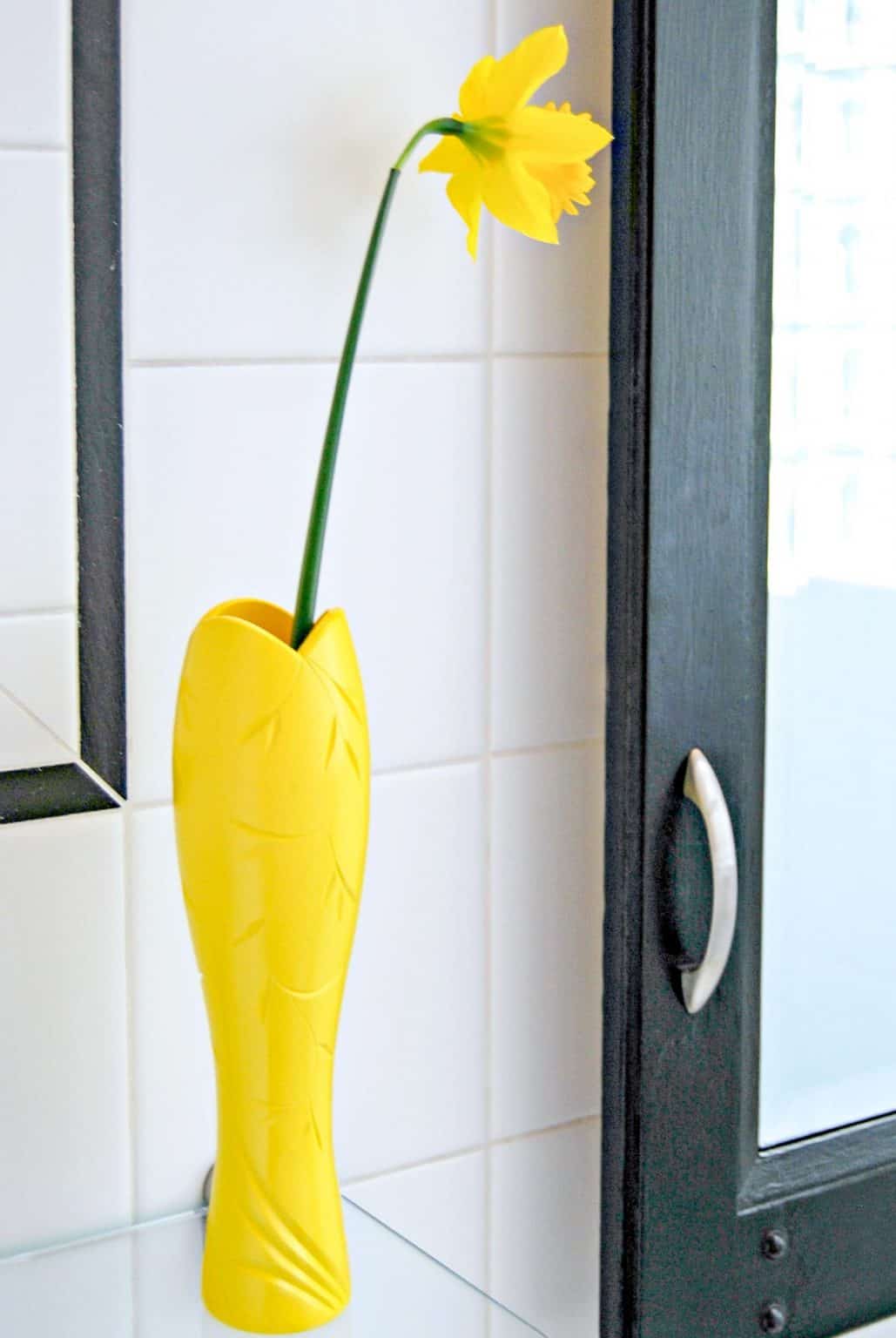 Can you spray paint glass? Yup! Here's how! The Handyman's Daughter