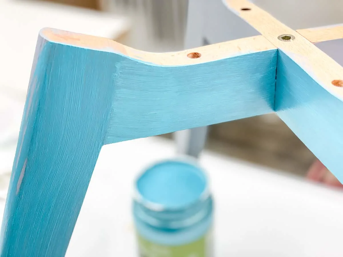 blue metallic furniture paint on chair leg applied in two different directions to show how the mica pigments align in the paint