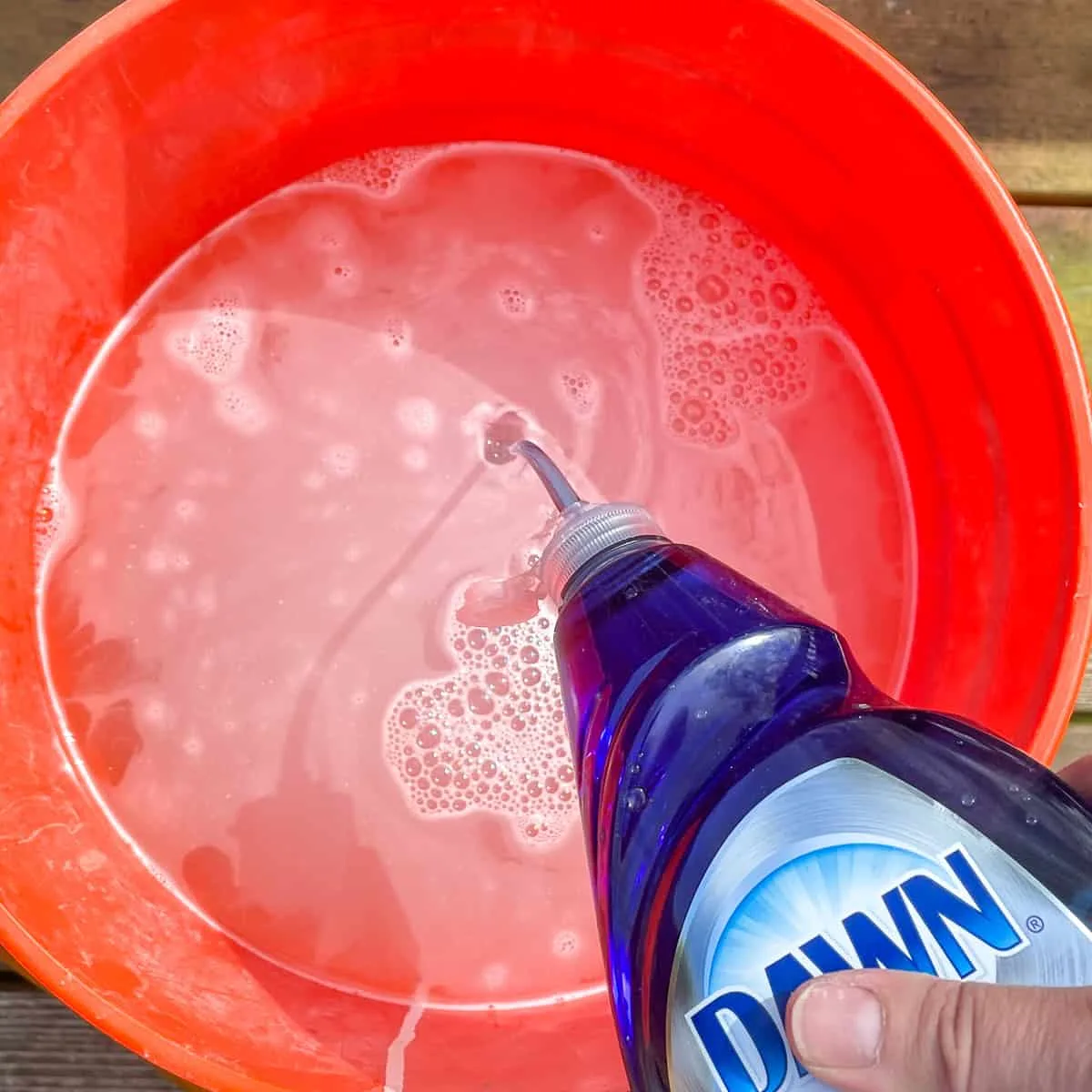 adding dawn dish soap to deck cleaner