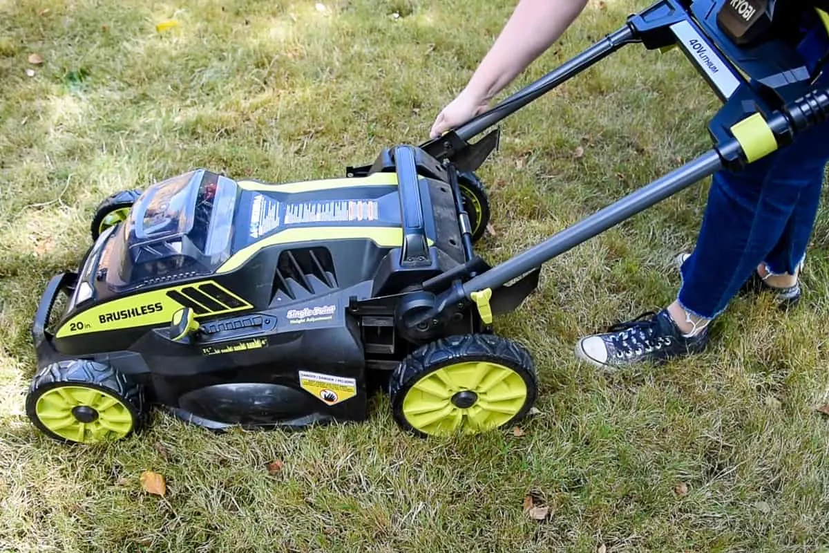 unlocking and extending the Ryobi electric lawn mower handle