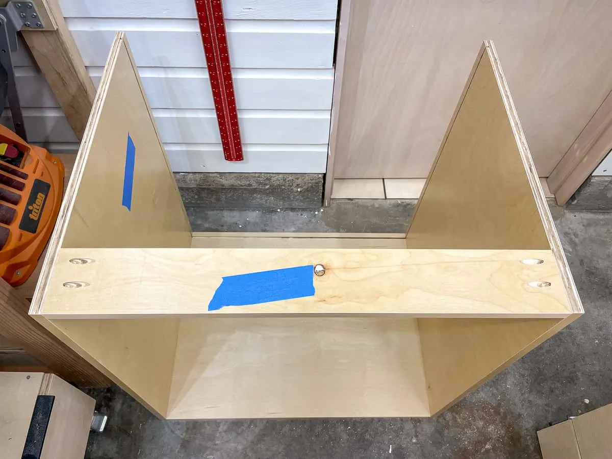 basic cabinet box with front stretcher attached