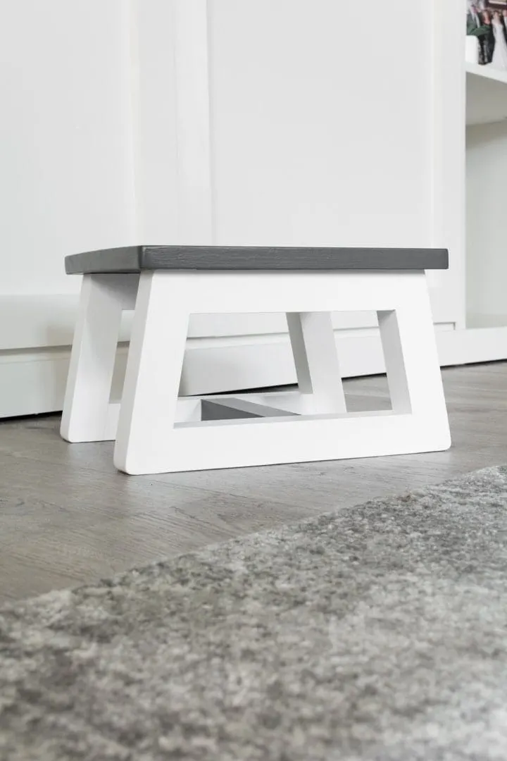 Easy DIY Foot Stool Made from an Old Table