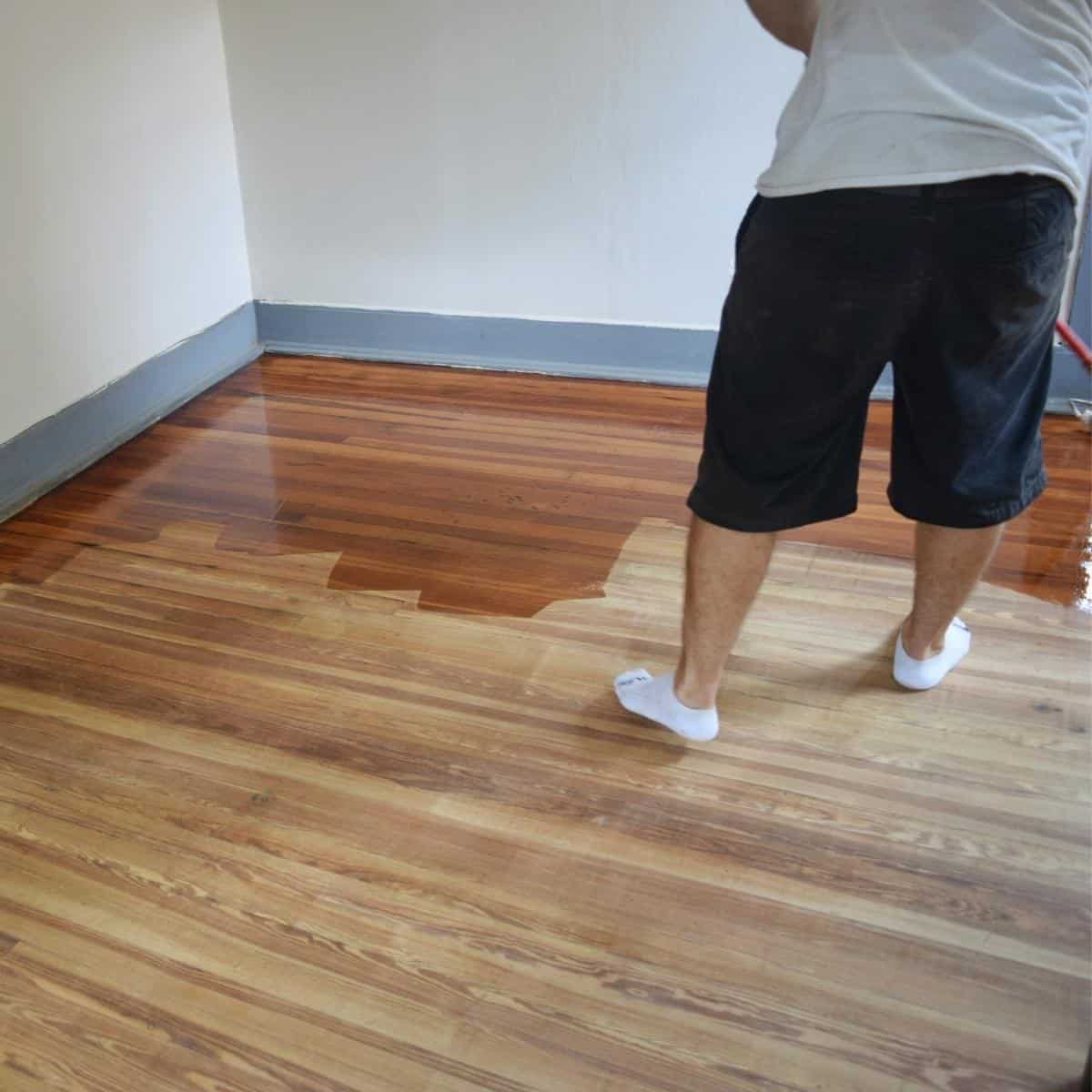 applying polyurethane to wooden floors