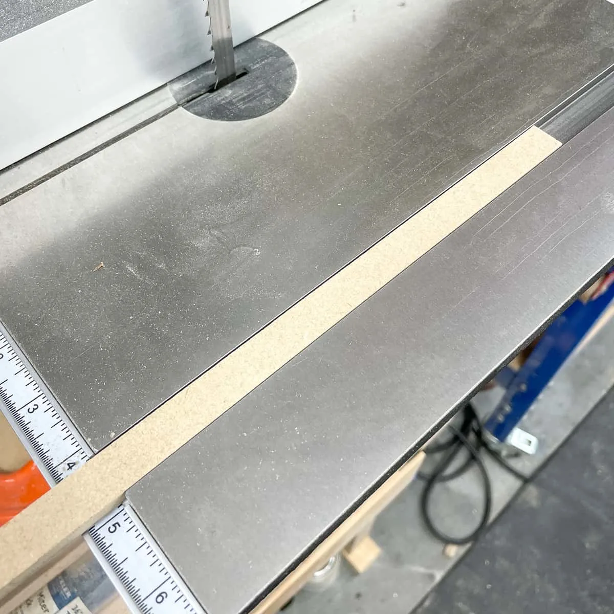 runner for bandsaw circle cutting jig in miter slot