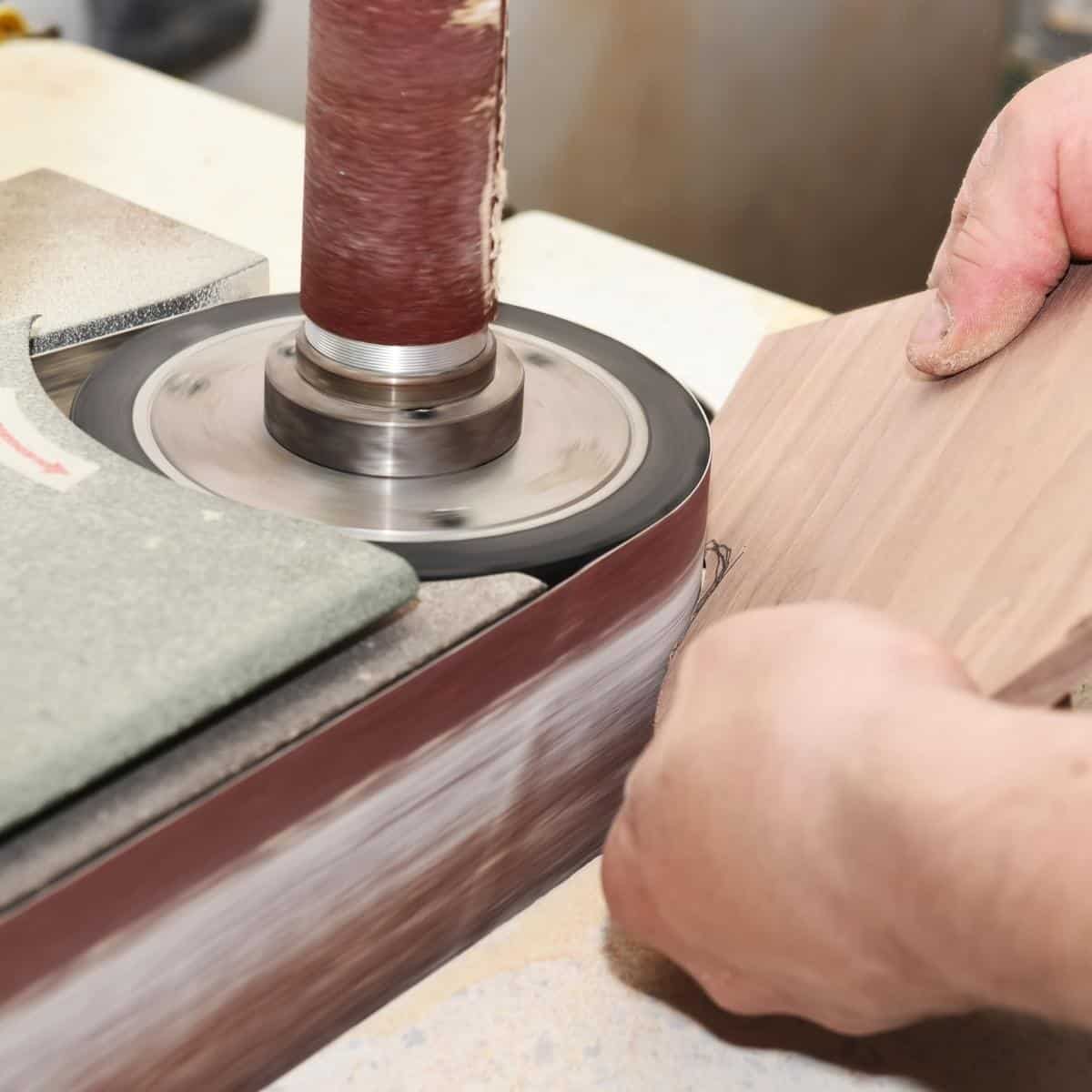 Sanding Tight Spaces with Oscillating Sanding Tool 