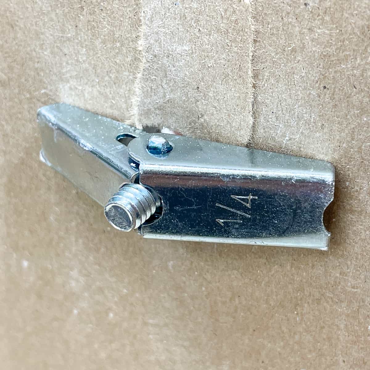 wings of toggle bolt flat against the inside of the drywall