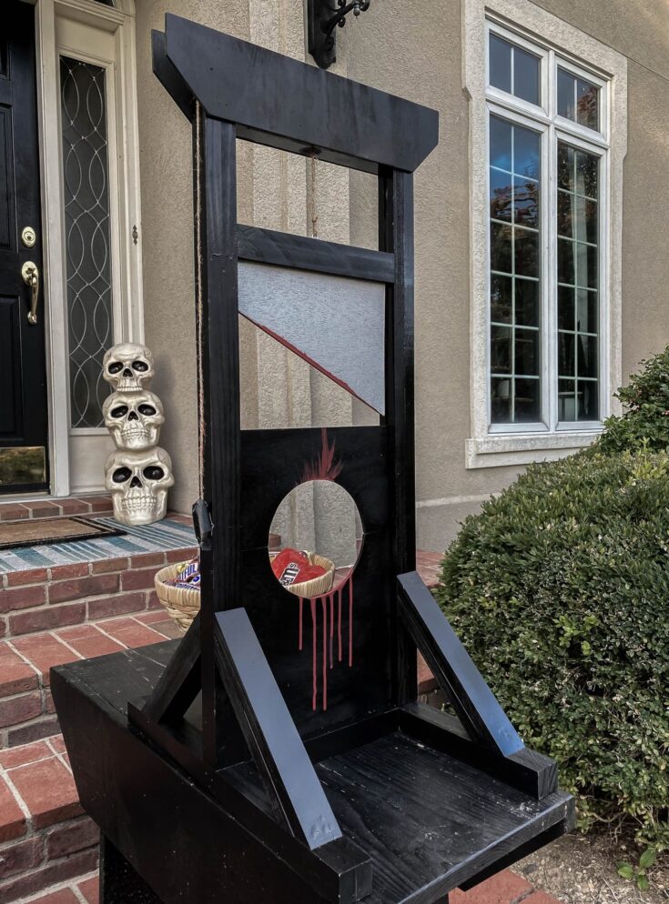 20 Fun or Scary DIY Outdoor Halloween Decorations - The Handyman\'s ...