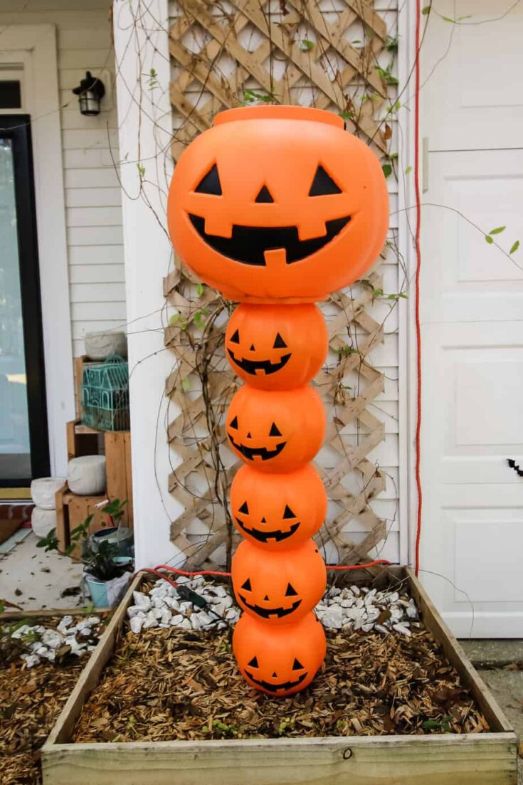 20 Fun or Scary DIY Outdoor Halloween Decorations - The Handyman's Daughter